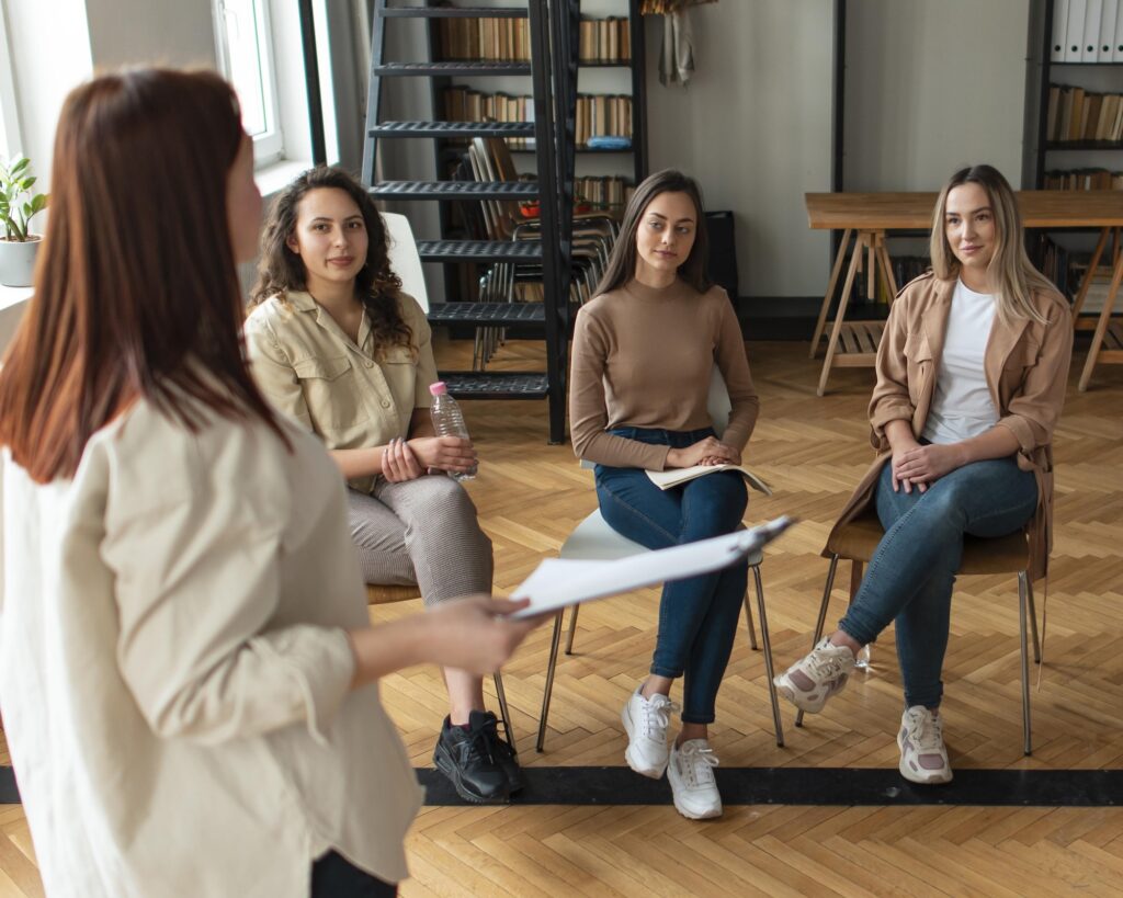 medium-shot-women-therapy